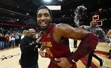 Donovan Mitchell entra en erupción y anota 71 puntos para convertirse en top 6 de la historia