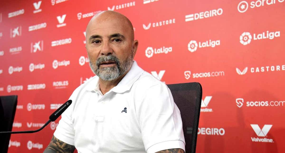 Jorge Samapoli en sala de prensa.