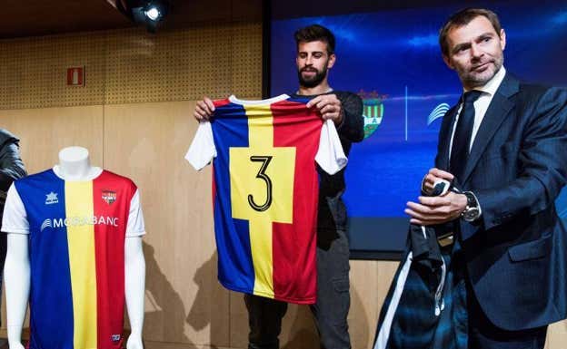 Piqué, con la camiseta del Andorra, en una foto de archivo.  EFE
