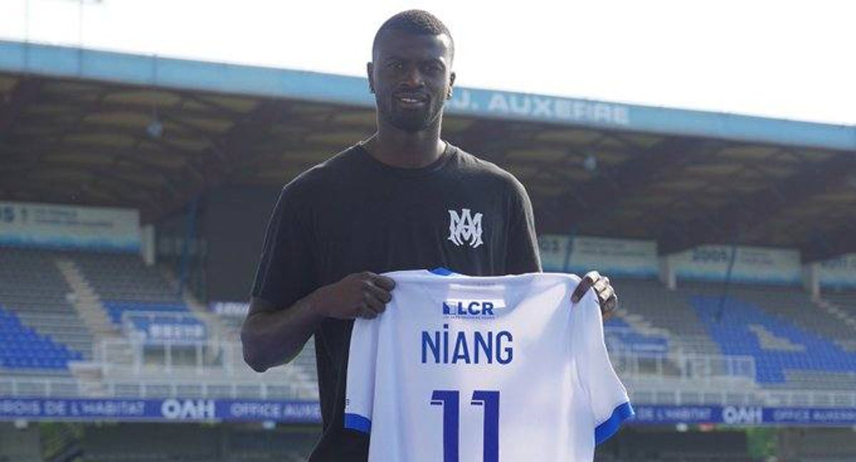 Niang el día de su presentación con el Auxerre.