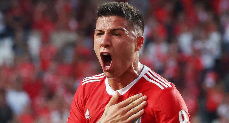 Enzo Fernández celebra un gol con el Benfica.