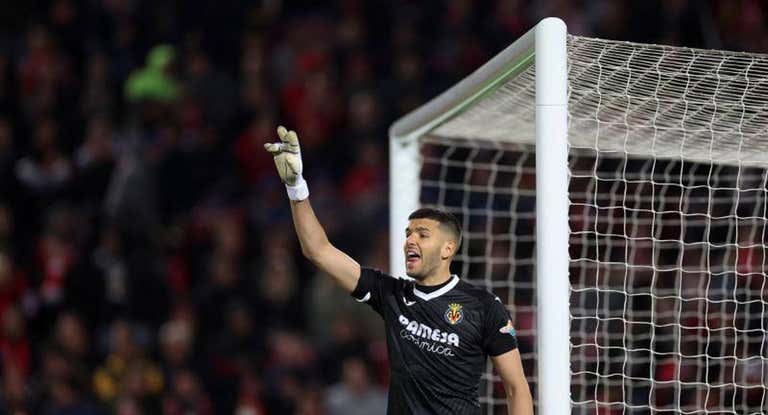 Rulli en un partido con el Villarreal.