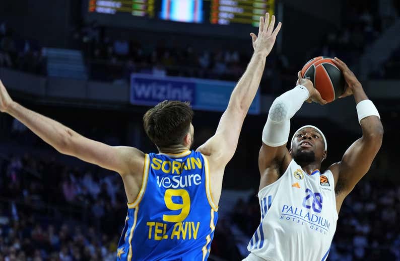 Victoria aplastante del Madrid; Valencia se queda en la orilla