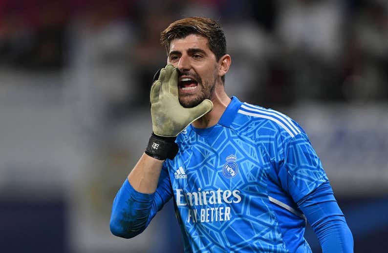 A Courtois se le acumulan los premios