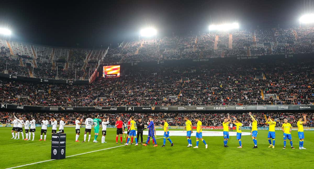 Imágenes previas al partido que enfrentó al Valencia con el Cádiz. /Europa Press