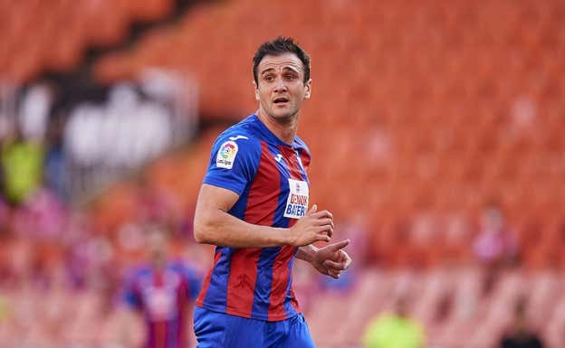 Kike García, en un partido del Eibar ante el Valencia.  GETTY