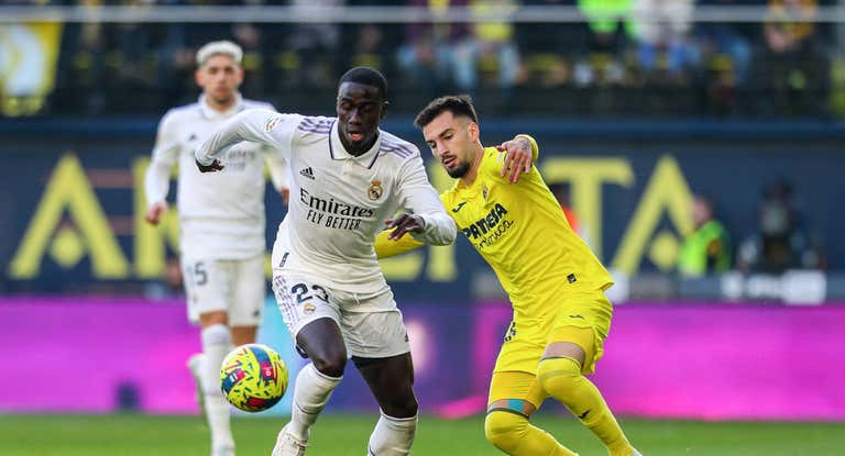 Mendy y Valverde, contra el Villarreal.