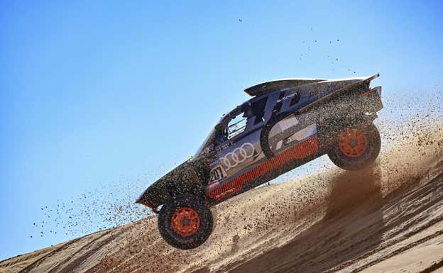 Carlos Sainz y Lucas Cruz, en el Rally Dakar 2023.  Audi Sport