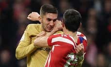 La lucha libre entre Savic y Ferran Torres que acabó con los dos expulsados
