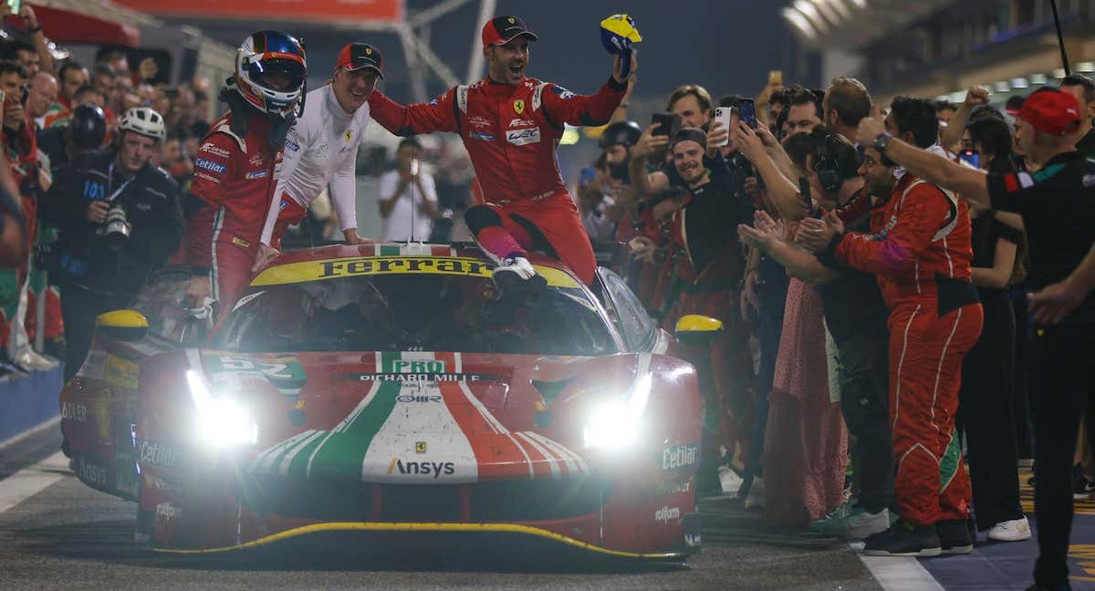 Molina, a la derecha, celebra el triunfo en las pasadas 8 horas de Bahréin. /GETTY