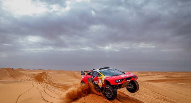 Póquer de victorias consecutivas para Sébastien Loeb en una jornada de transición en el Dakar