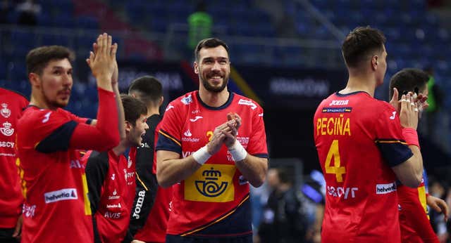 Los Hispanos debutan con un trabajado triunfo ante Montenegro