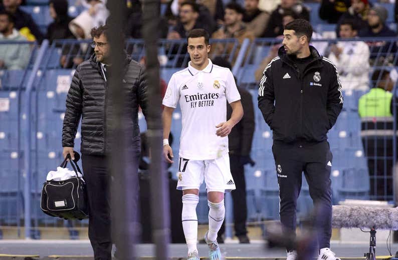 Lucas Vázquez estará un mes y medio de baja
