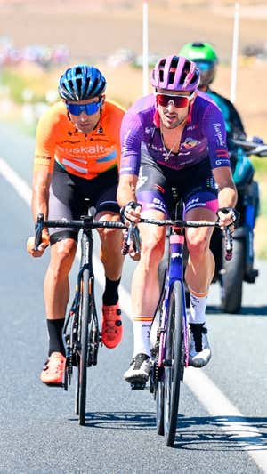 Ander Okamika (Burgos BH) y Luis Ángel Maté (Euskaltel-Euskadi), en fuga.