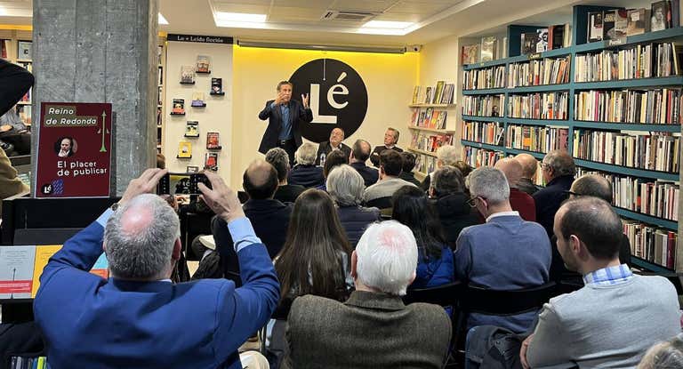 Un instante de la presentación del último libro de Alfredo Relaño.