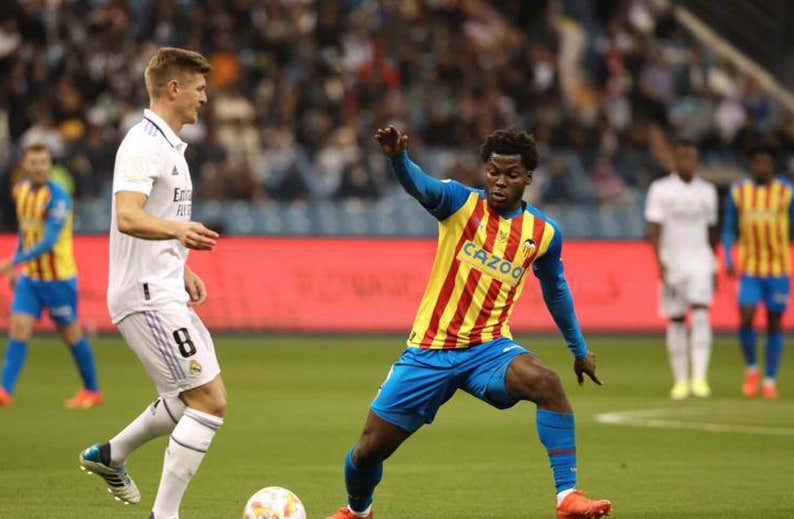 El Valencia se cierra en banda por Yunus Musah
