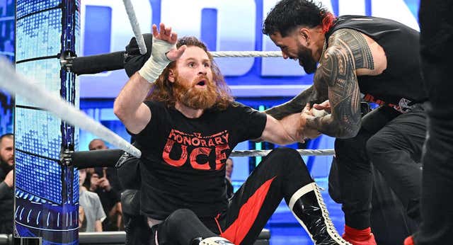 The Bloodline salva a Sami Zayn