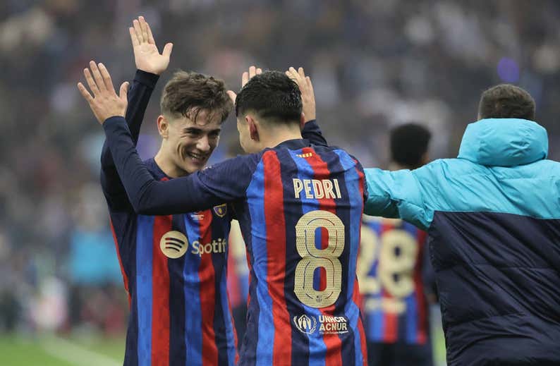 El Barça de los bajitos se come al Madrid de Modric y Kroos