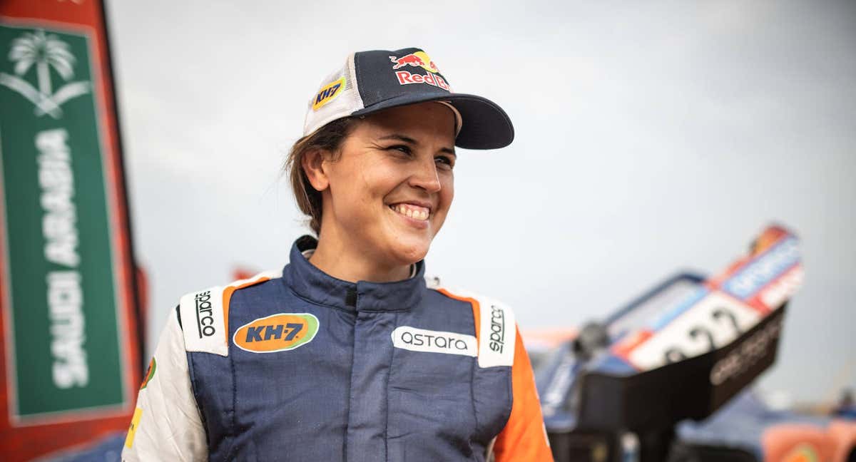 Laia Sanz, sonriente tras acabar su 13º Dakar consecutivo.