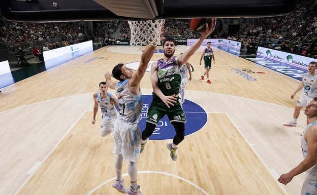 Dario Brizuela anota ante el Obradoiro. ACB Media