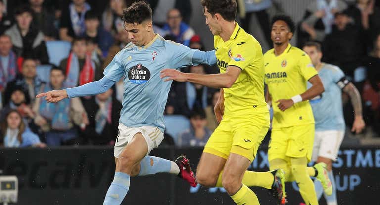 Gabri Veiga dispara a portería en el último partido ante el Villarreal.