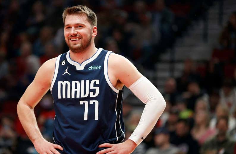 Doncic presiona a Dallas para subir el nivel de la plantilla