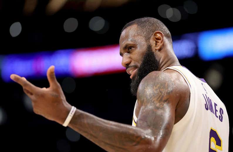 LeBron sigue siendo 'El Rey' para los aficionados