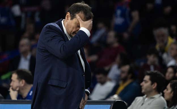 Ergin Ataman se lamenta de la derrota ante el Bayern Getty Images