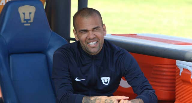 Pumas rescinde el contrato de Alves