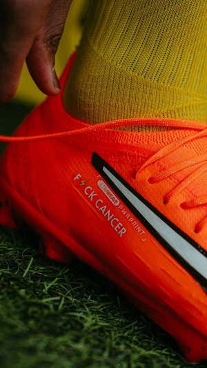El mensaje con las botas que va a jugar Haller Haller