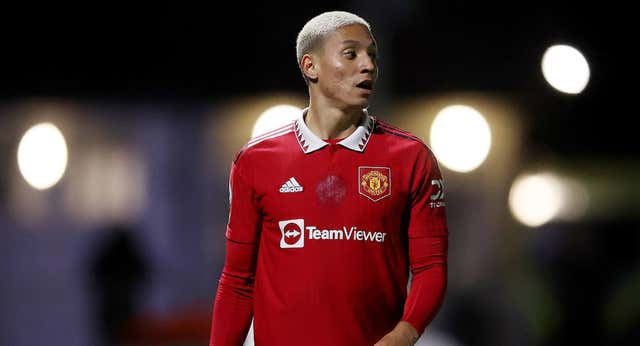 Adiós a las lesiones: Mateo Mejía vuelve a sonreír en el Manchester United