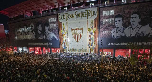 «Pepe Castro. Game over»: el sevillismo estalla contra el consejo