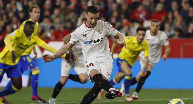 Rakitic toma el mando