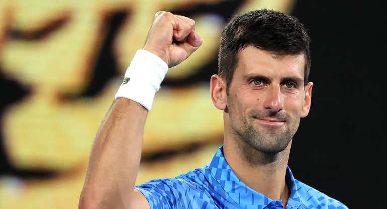 Djokovic celebra su triunfo ante De Minaur.