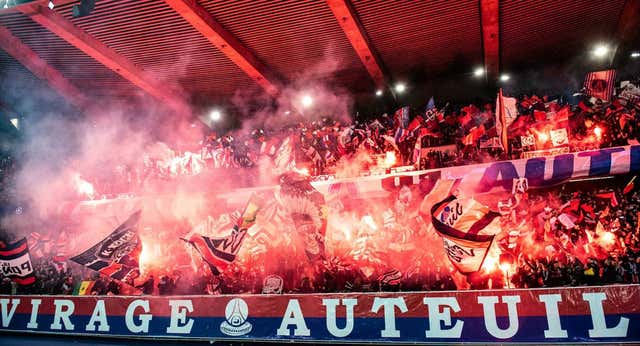 Dos ultras del PSG se enfrentan a su equipo: el sueño de un equipo de sexta división