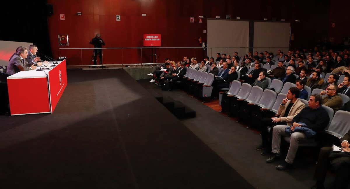 Imagen de la inauguración de las jornadas de  formación para agentes, en de la RFEF. /RFEF