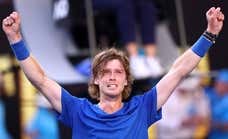 Rublev levanta un partido imposible ante Rune en Australia