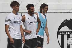 El Real Madrid ficha a Álex Pérez, central de 17 años del Valencia
