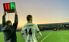 El hijo de Bergkamp vuelve a empezar de cero: debuta en la quinta división inglesa
