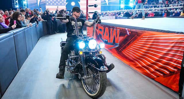 Undertaker, Hulk Hogan, Ric Flair… Raw se llena de nostalgia para su trigésimo aniversario