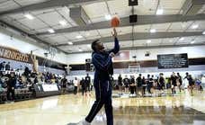 Bronny James, el hijo de LeBron, se puede convertir en el jugador universitario mejor pagado de la historia
