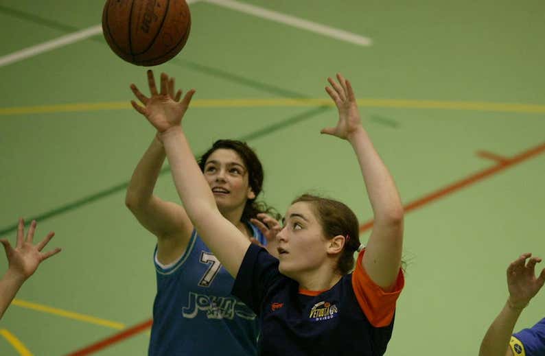 El baloncesto es el deporte con más federadas pese a la pandemia y las presiones sociales