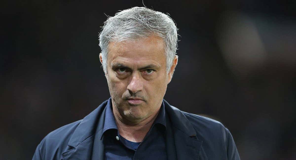 Mourinho a pie de campo.