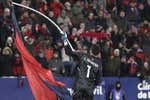 La bandera de Herrera, ovación a Jagoba y corro de los jugadores: así fue la celebración en El Sadar