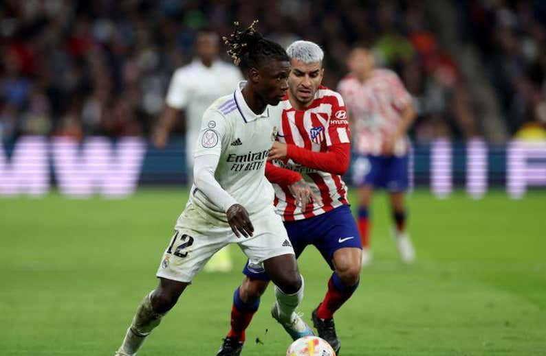 Camavinga se 'disfraza' de Lizarazu ante el problema del Real Madrid en los laterales