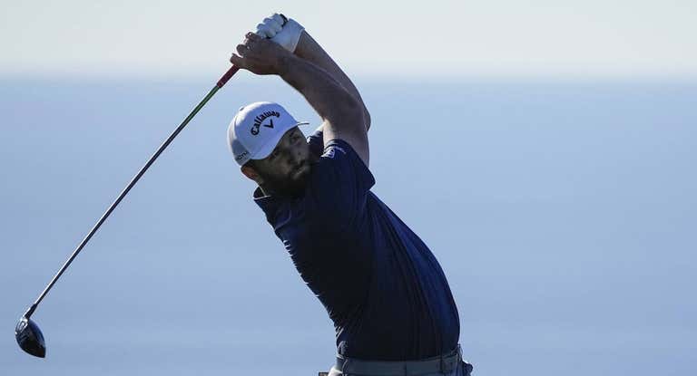Jon Rahm con el drive en Torrey Pines.