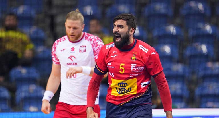 Jorge Maqueda celebra una acción en el partido ante Polonia.