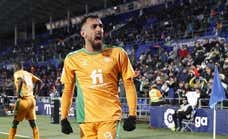El récord de Borja Iglesias aúpa al Betis en la Liga