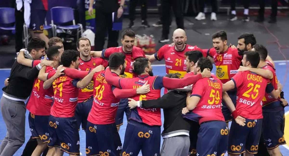 La selección española de balonmano celebra la victoria ante Polonia en el Mundial. /REUTERS