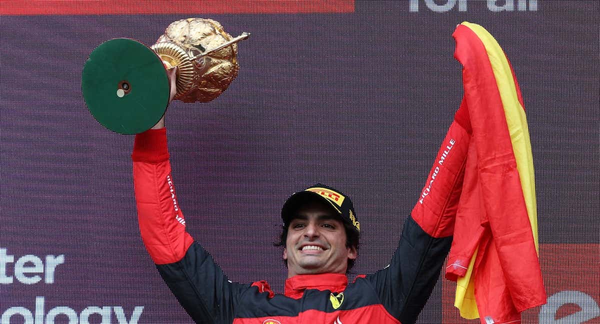 Carlos Sainz celebra la victoria en el último GP de Silverstone. /Reuters